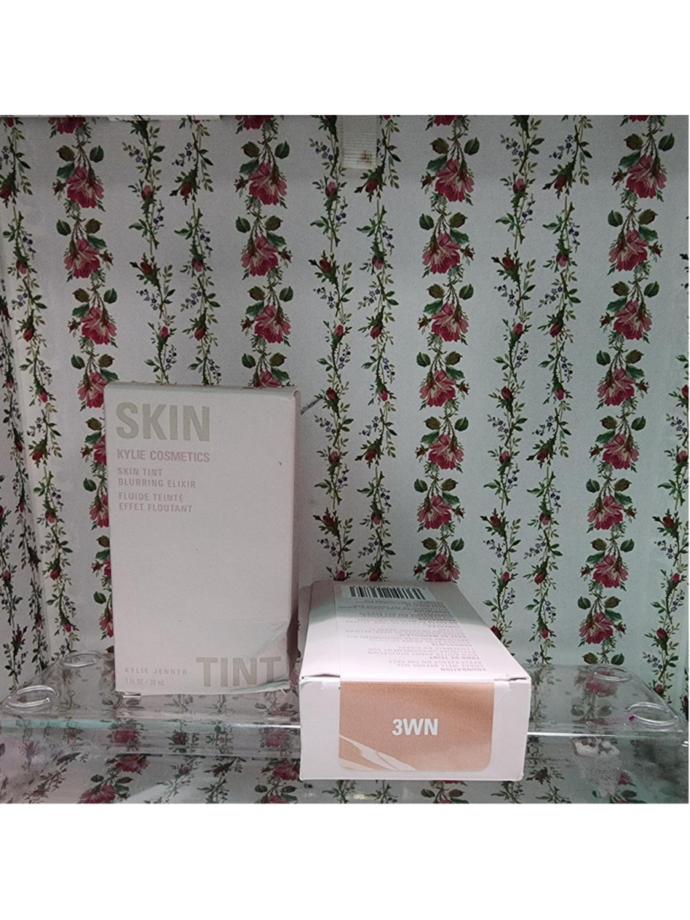 Kylie Skin Tint Blurring Elixir in shade 3WN
#kylie #blurring